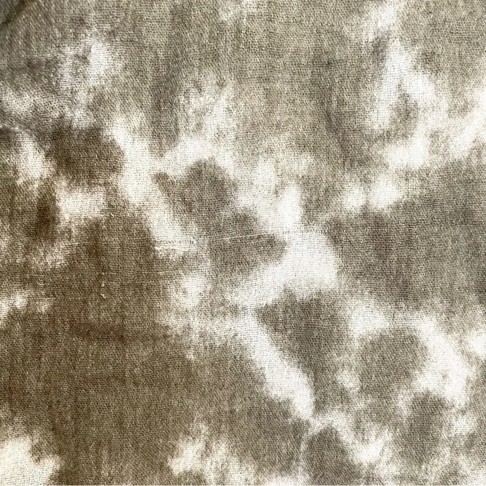 Ana Tie Dye Stone Wash Army Green White Ruffle V‎ Neck Top Size XL Blouse - Picture 3 of 10